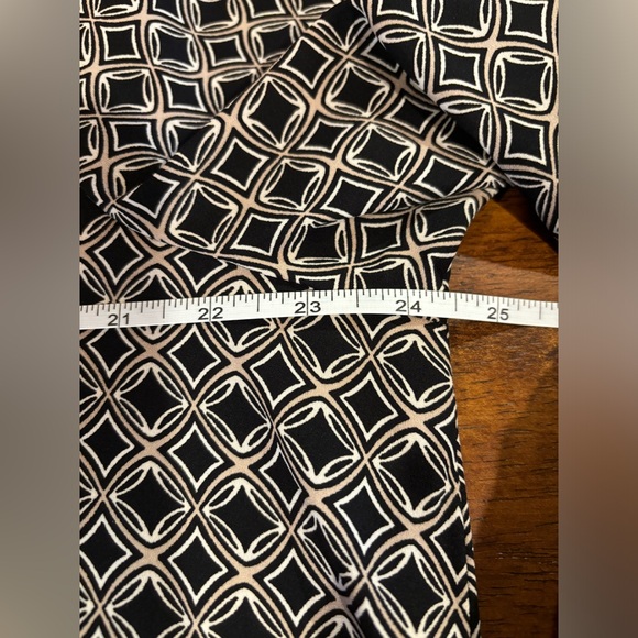 Dana Buchman size XXL Beautiful shirt with geometric pattern black and tan. - Picture 12 of 13
